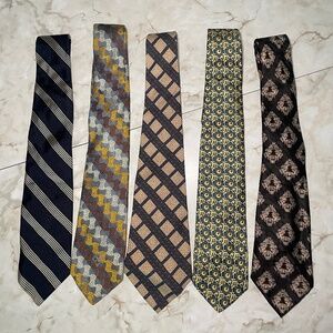 LOT of 5 Vintage Various Designer Ties 4-5 in wide Silk Stripes Pattern 70s 80s